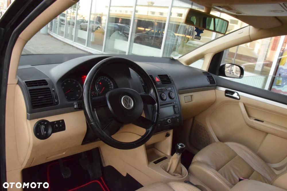 Volkswagen Touran - 20