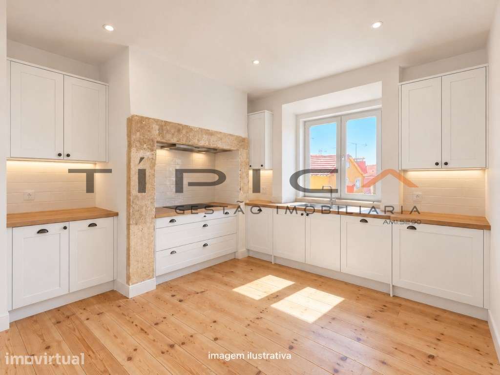 Apartamento T2 para renovar em Alfama com vista rio - Grande imagem: 2/18