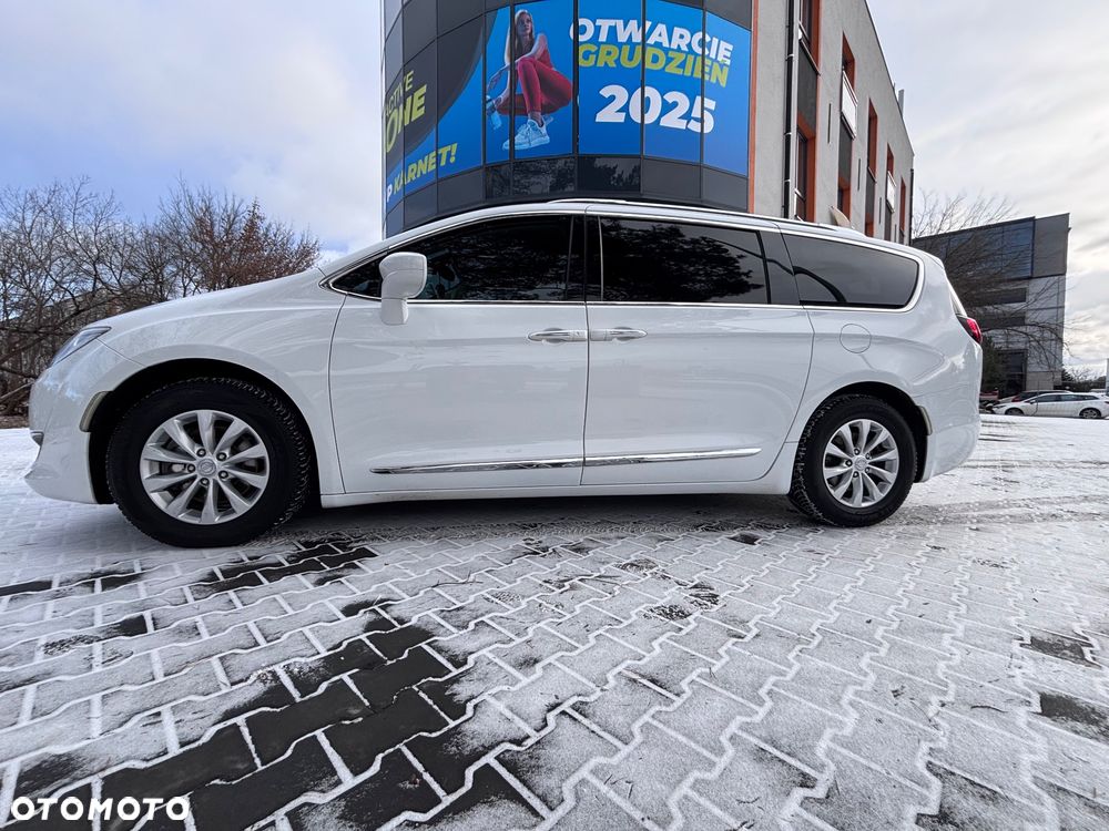 Chrysler Pacifica - 27