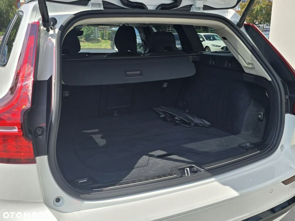 Volvo V60 B4 B DKG Plus Dark - 9