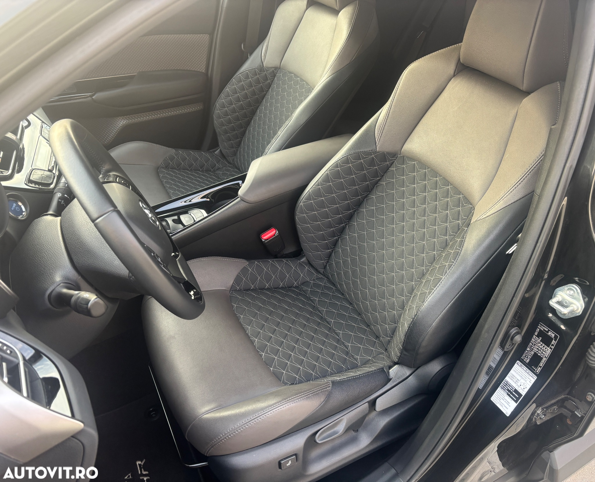 Toyota C-HR 2.0 Hybrid Lounge - 32