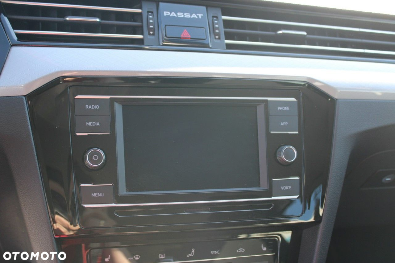 Volkswagen Passat - 21