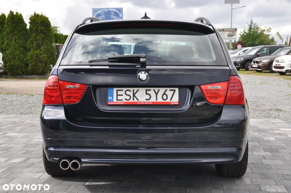 BMW Seria 3 330d xDrive DPF Edition Sport - 11