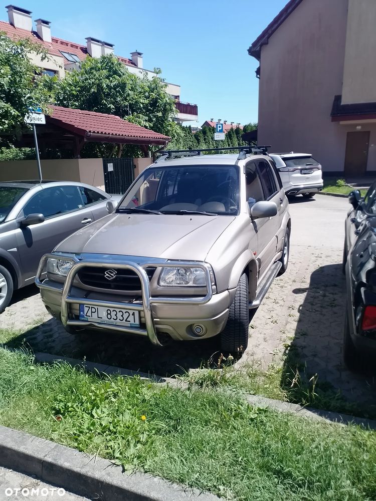 Suzuki Grand Vitara 2.0 - 10