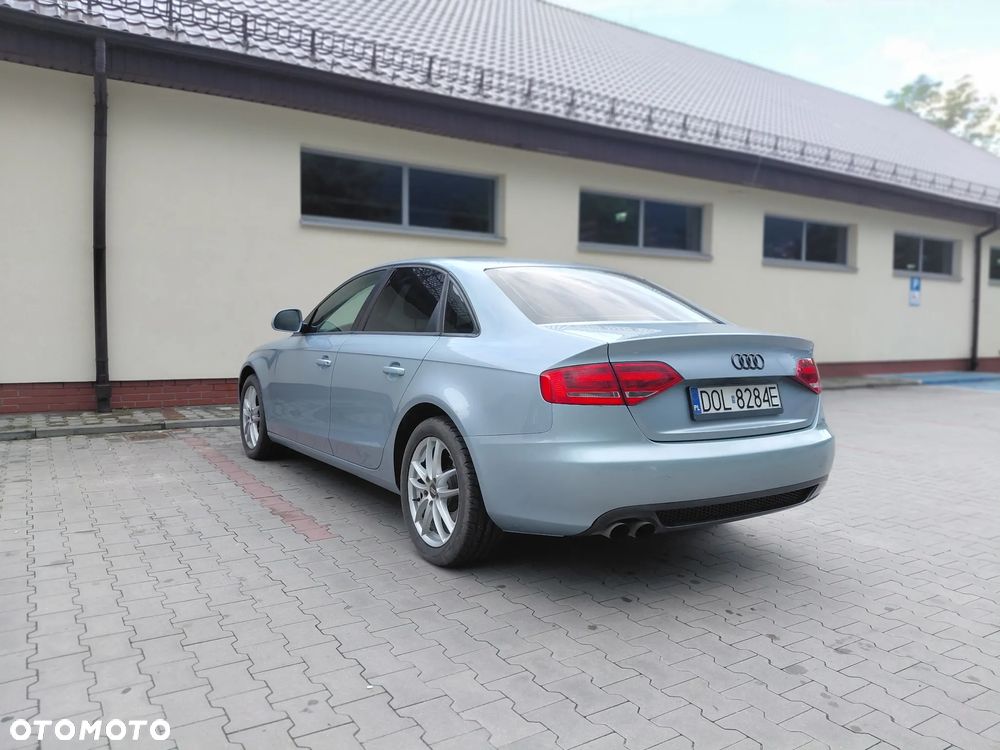 Audi A4 Limousine - 10