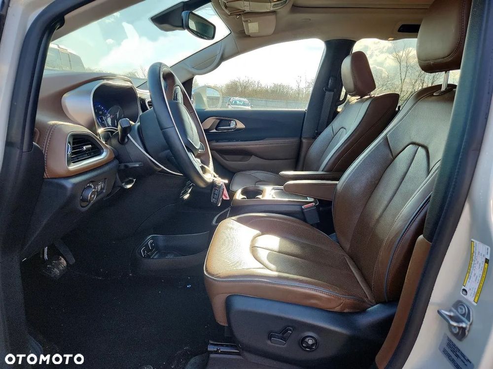 Chrysler Pacifica - 8