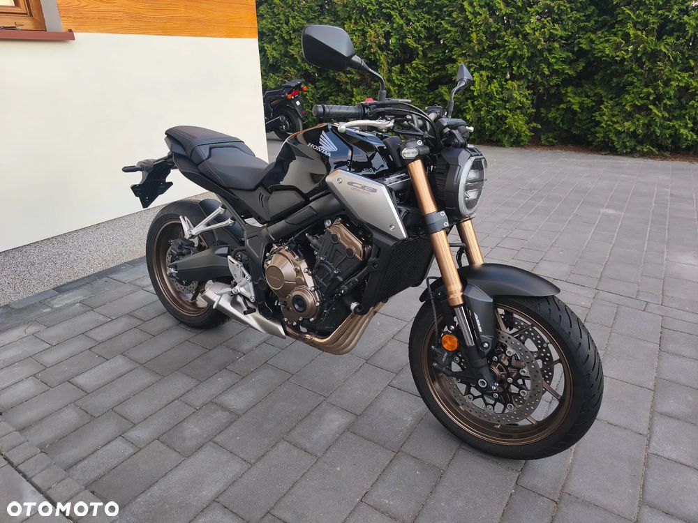 Honda CB - 1