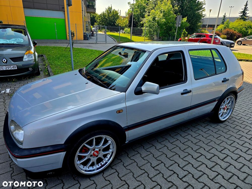 Volkswagen Golf - 22