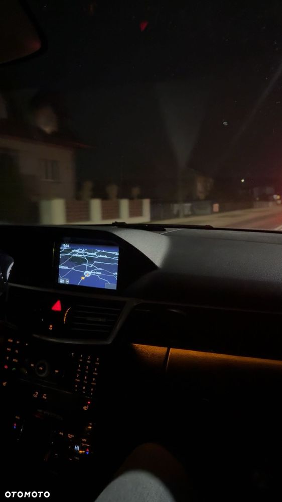 Mercedes-Benz Klasa E 350 CDI DPF 4Matic BlueEFFICIENCY 7G-TRONIC Avantgarde - 29