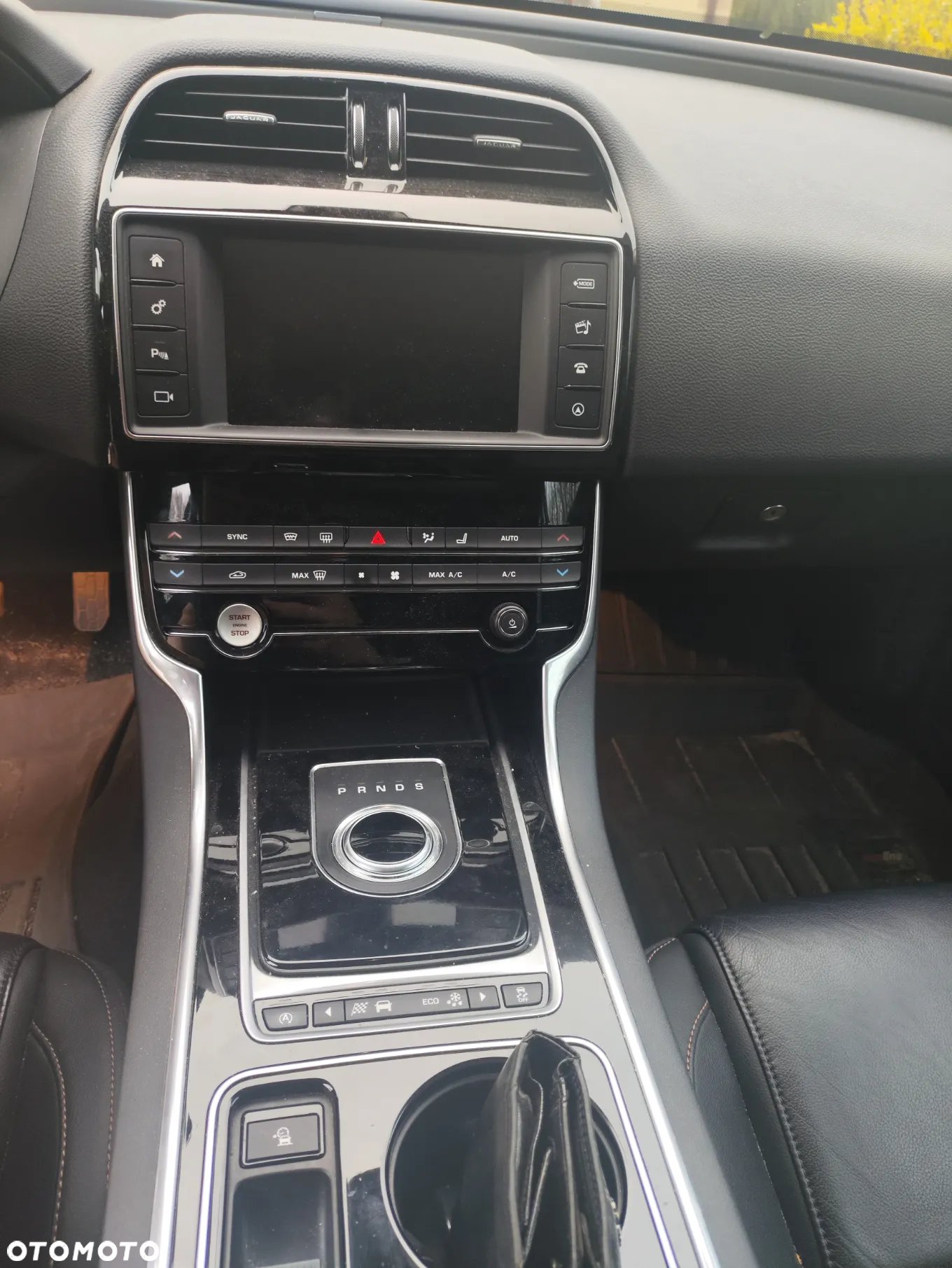Jaguar XE S - 9