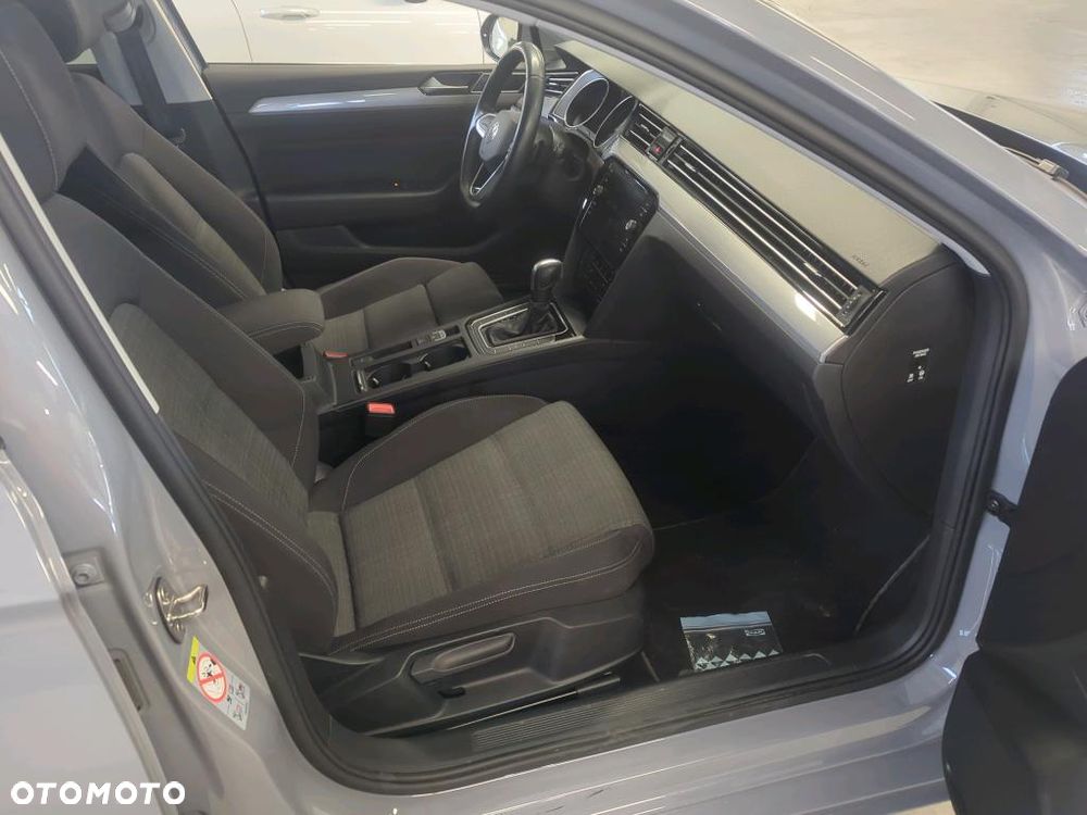 Volkswagen Passat 2.0 TSI Business DSG - 9