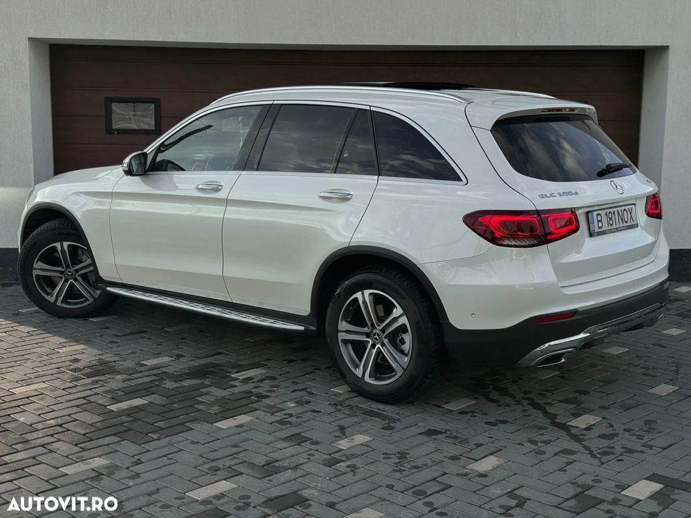 Mercedes-Benz GLC 300 d 4Matic 9G-TRONIC Exclusive - 4