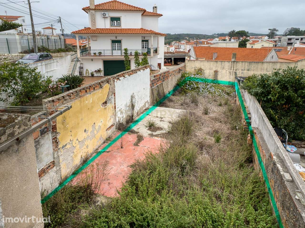 Moradia com excelente potencial no centro da Pederneira – Nazaré - Grande imagem: 2/11