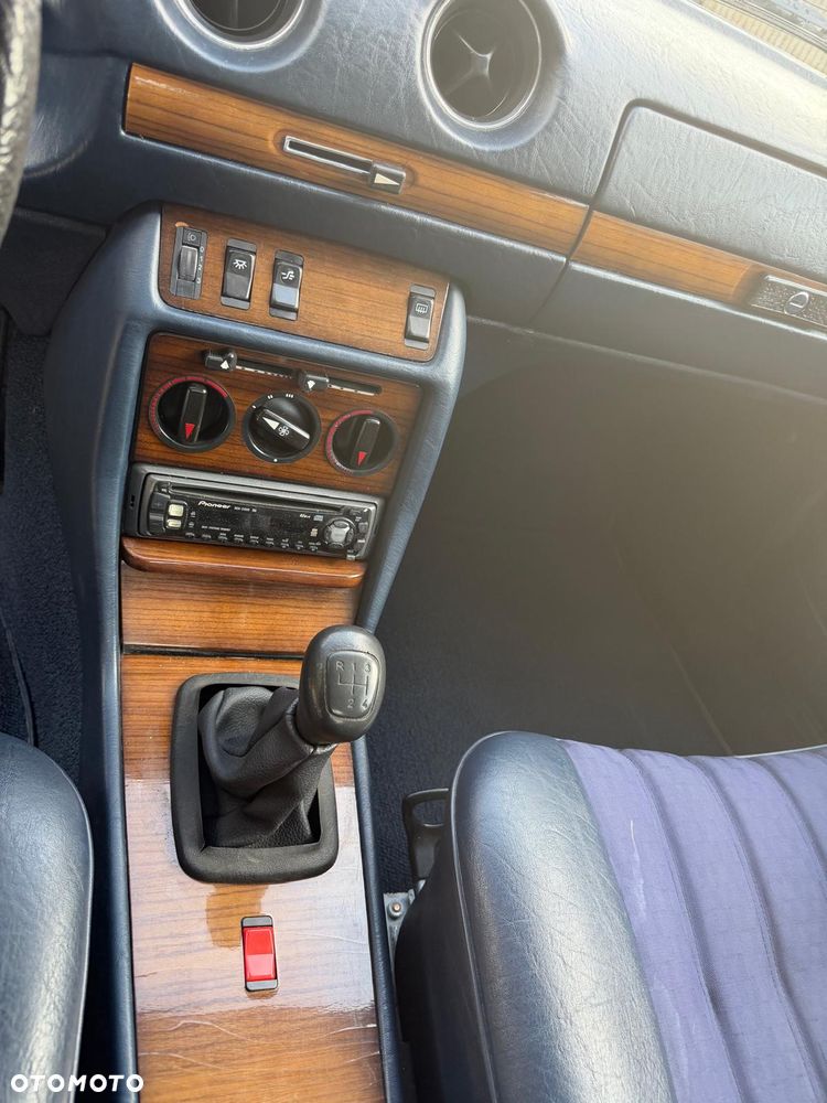 Mercedes-Benz W123 - 34
