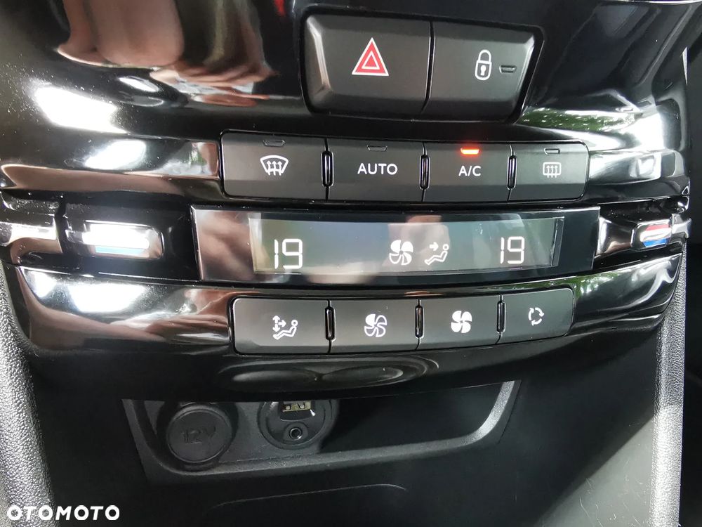 Peugeot 2008 1.2 Pure Tech Style EU6 - 20