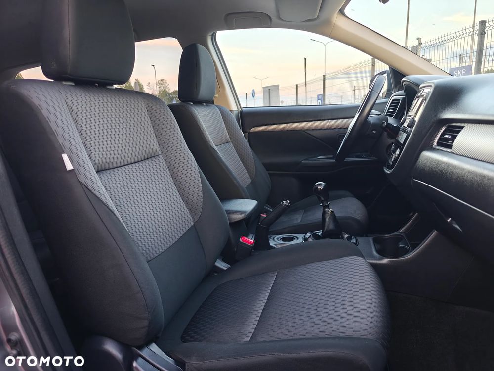 Mitsubishi Outlander 2.2 DI-D 2WD Invite - 34