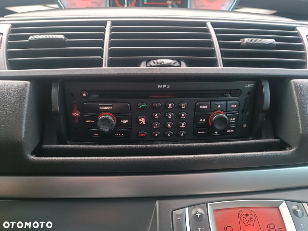 Peugeot 807 HDi 135 Premium - 22