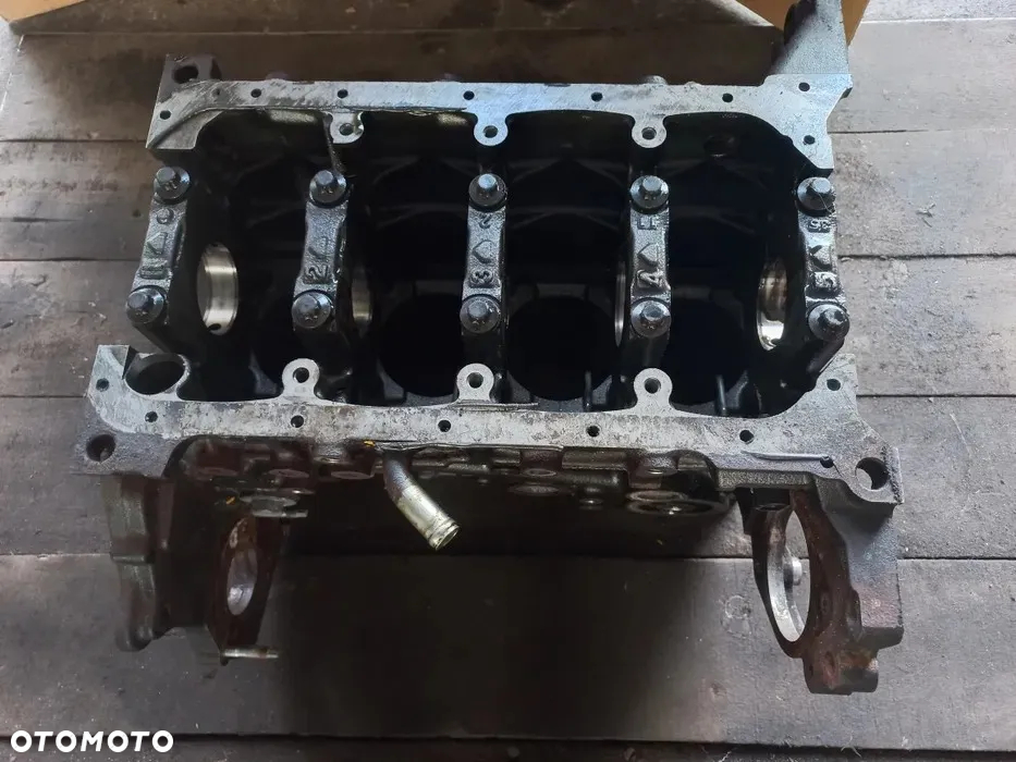 Blok silnika Opel Astra Zafira Meriva Mokka 1.7 CDTI - 3