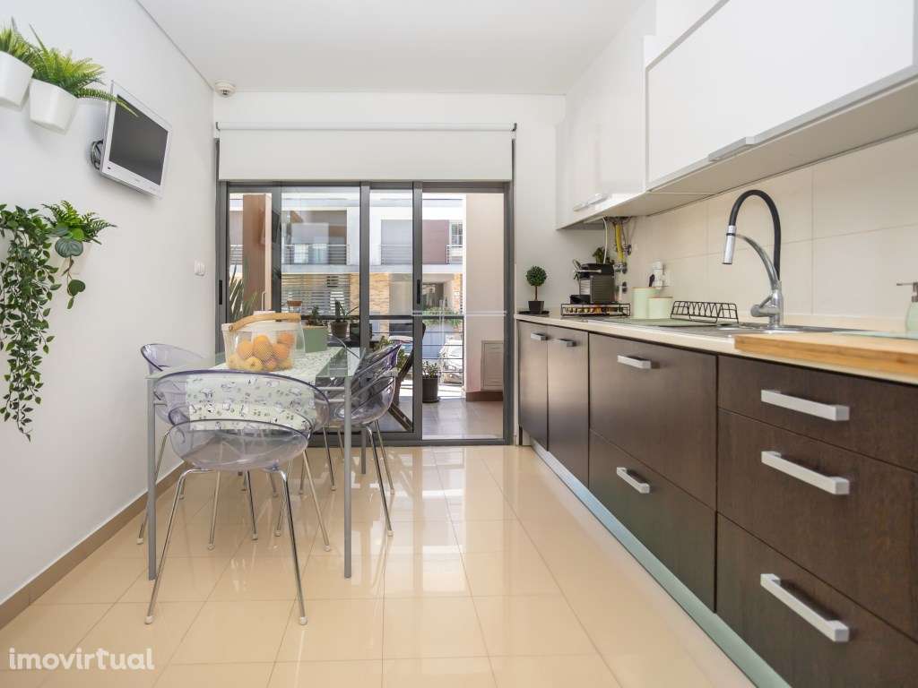 Moradia em Banda T3+1, arquitetura contemporânea com garagem e pisc... - Grande imagem: 3/55