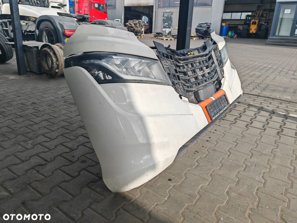 KOMPLETNY ZDERZAK LAMPAMI IVECO S-WAY 2021 BIAŁY - 3