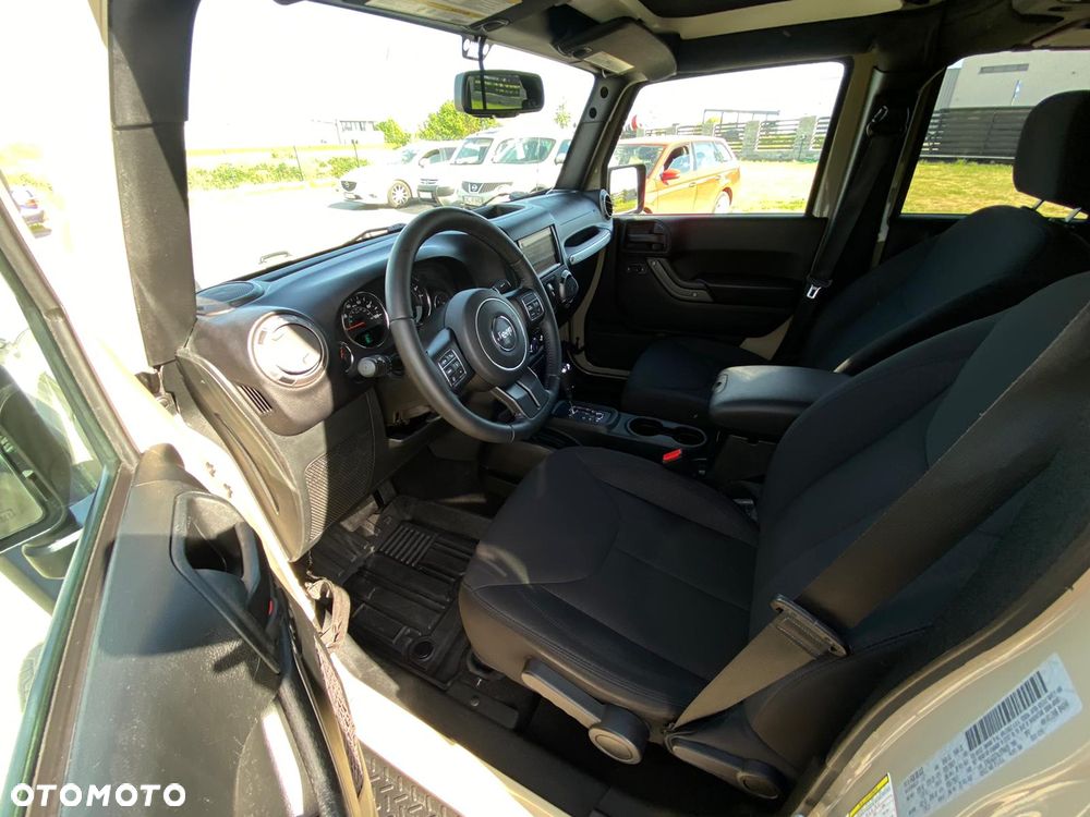 Jeep Wrangler 3.6 Unlim X - 31