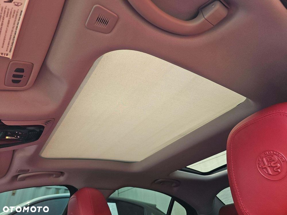 Alfa Romeo Giulia 2.0 Turbo TI Q4 - 11