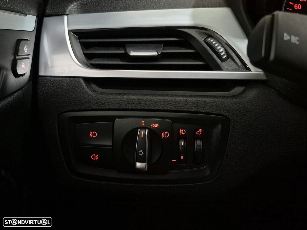 BMW X1 16 d sDrive Line xLine - 27