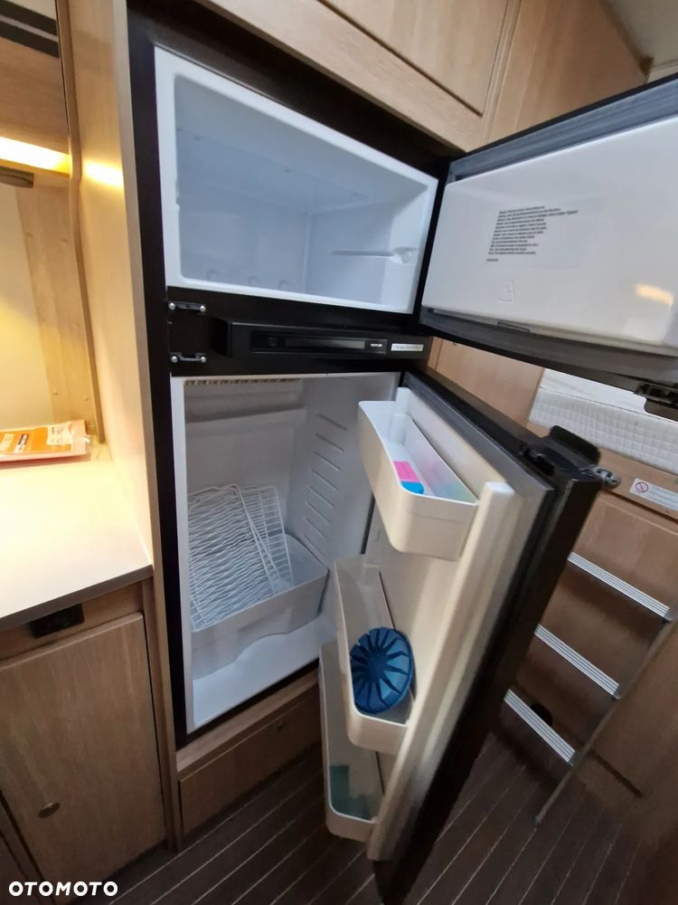 Sunlight A70 Kamper 6 Osób Alkowa Fiat 2.3 JTD Capron A62 Carado A464 - 25