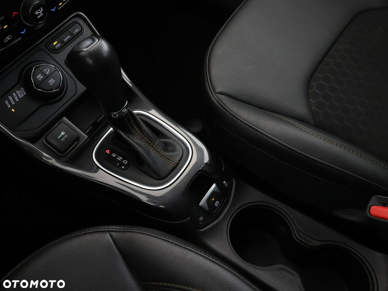Jeep Compass 1.3 T-GDI 4xe PLUG-IN HYBRID Automatik Limited - 32