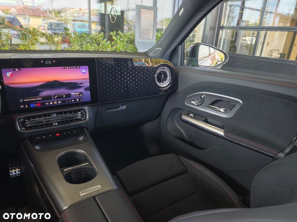 Mercedes-Benz GLB - 16