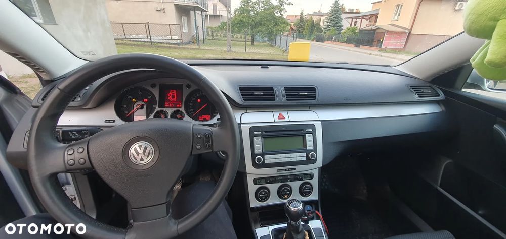 Volkswagen Passat 2.0 TDI DPF Comfortline - 24