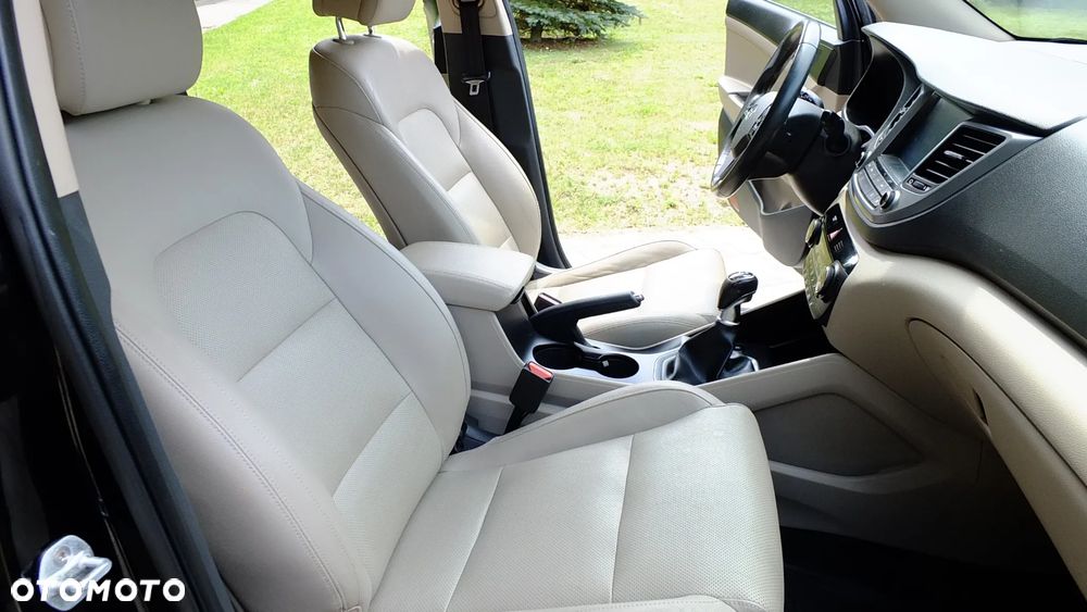 Hyundai Tucson 1.7 CRDI BlueDrive Style 2WD - 19