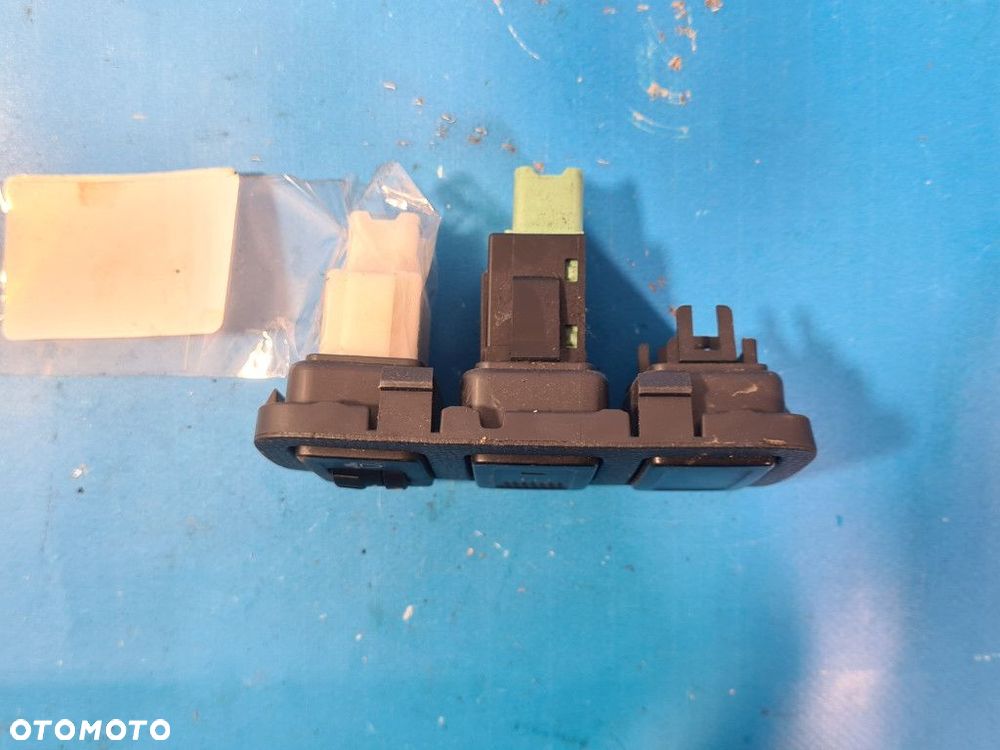 PRZEŁĄCZNIK ŚWIATEŁ  SUZUKI SWIFT IV - 4