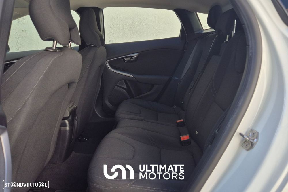 Volvo V40 2.0 D2 Kinetic Geartronic - 4