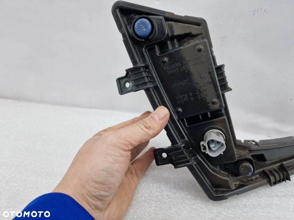 SUZUKI SWIFT MK7 V LIFT 13- LEWY HALOGEN / LED / DRL , NR STANLEY W1376E / STANLEY W1376 / STANLEY W1377J / STANLEY W1377 , NR AUKCJI LA427 - 8