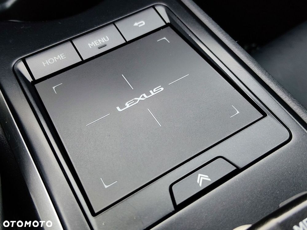 Lexus UX - 31