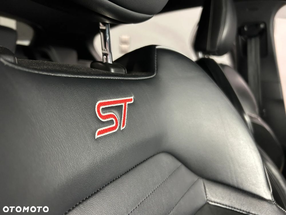 Ford Focus 2.3 EcoBoost ST Edition - 26