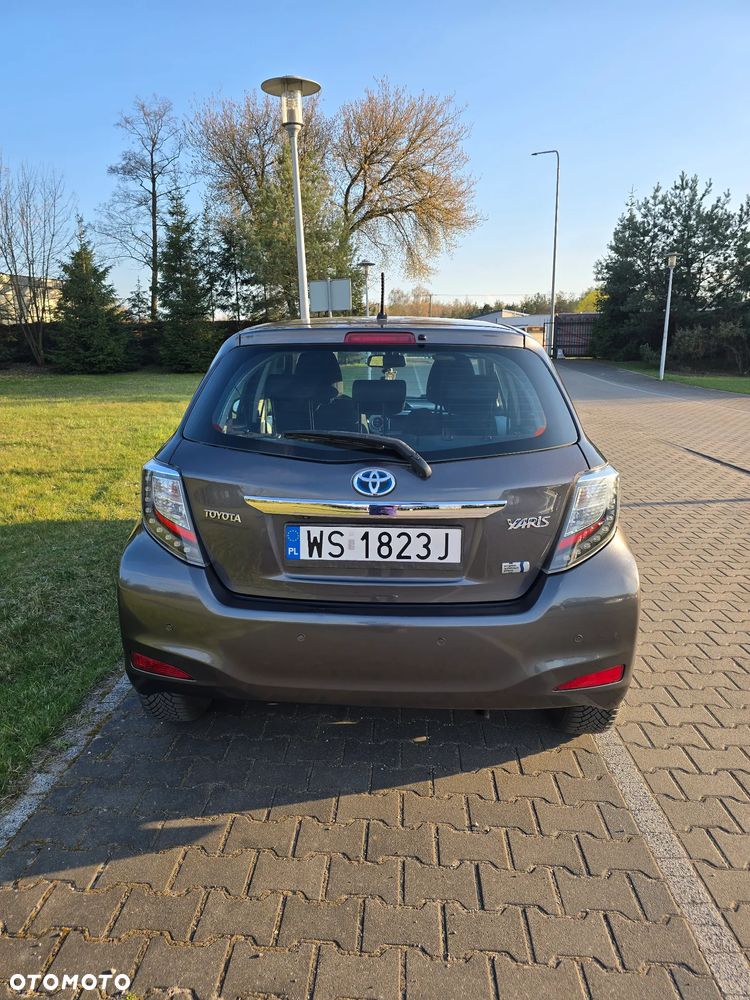 Toyota Yaris Hybrid 100 Premium - 14