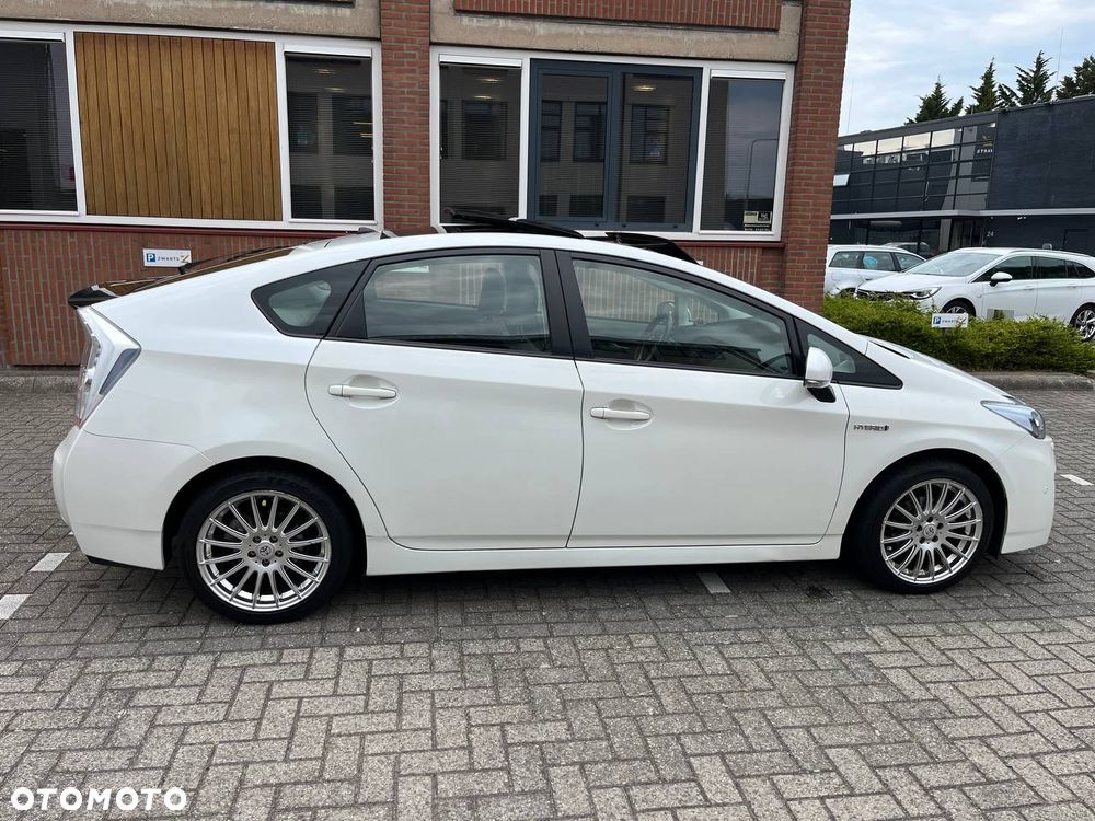 Toyota Prius - 4