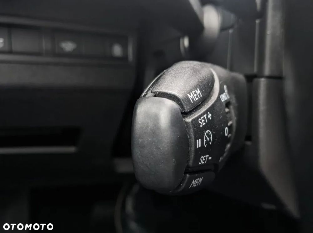 Peugeot 3008 1.2 PureTech Allure S&S EAT8 - 9
