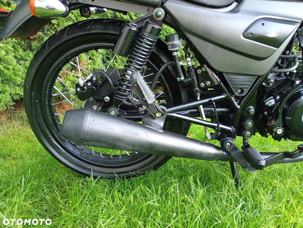 Barton Cafe Racer - 17