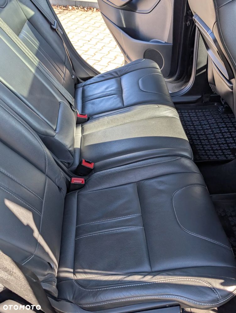 Ford Kuga 2.0 TDCi 4x4 Titanium - 16