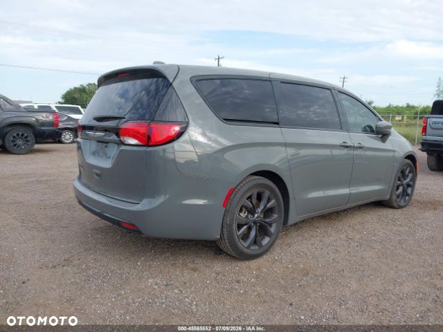 Chrysler Pacifica - 3