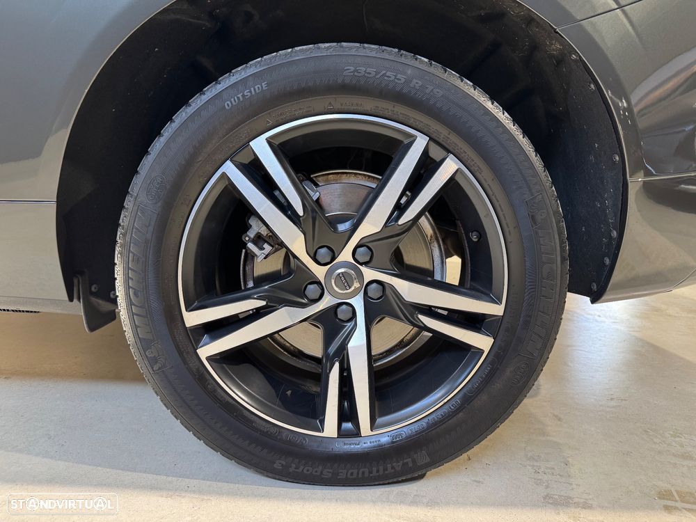Volvo XC 60 2.0 T6 PHEV R-Design AWD - 17