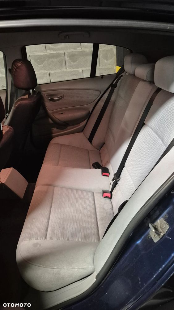 BMW Seria 1 116d DPF - 12