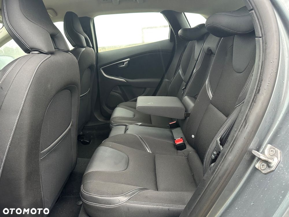 Volvo V40 T2 Linje Svart - 14