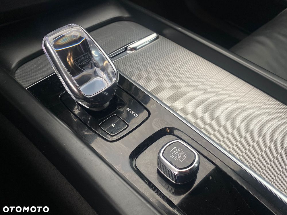 Volvo XC 60 B4 D AWD Plus Dark - 18