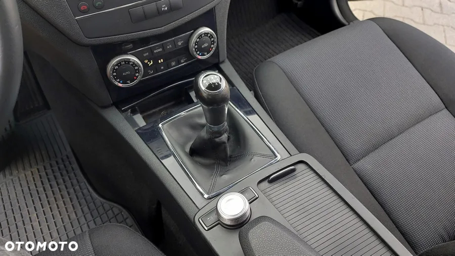 Mercedes-Benz Klasa C 220 CDI Elegance - 25