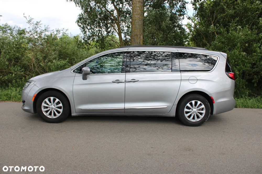 Chrysler Pacifica - 13