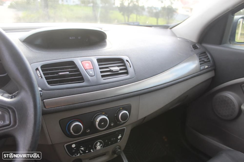 Renault Mégane 1.5 dCi Emotion - 10